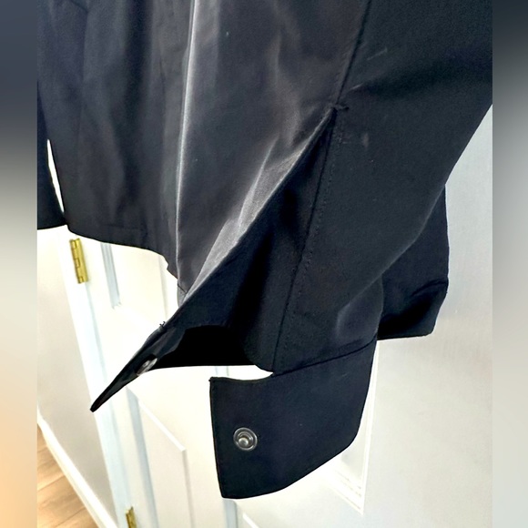 Theory. Large lightweight men’s rain jacket. Waterproof. Black. Zip up & snap up - Picture 6 of 7